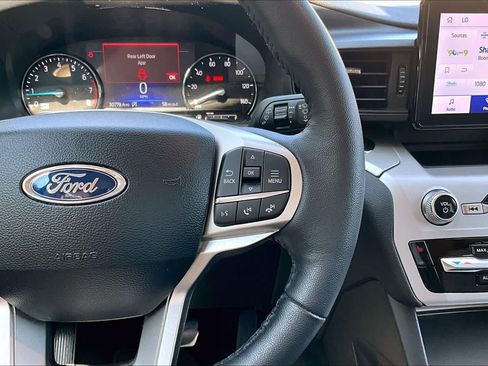 Used 2024 Ford Explorer XLT AWD/4WD image 25
