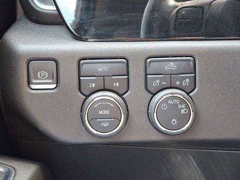 Used 2023 Chevrolet Silverado 1500 LT AWD/4WD image 25