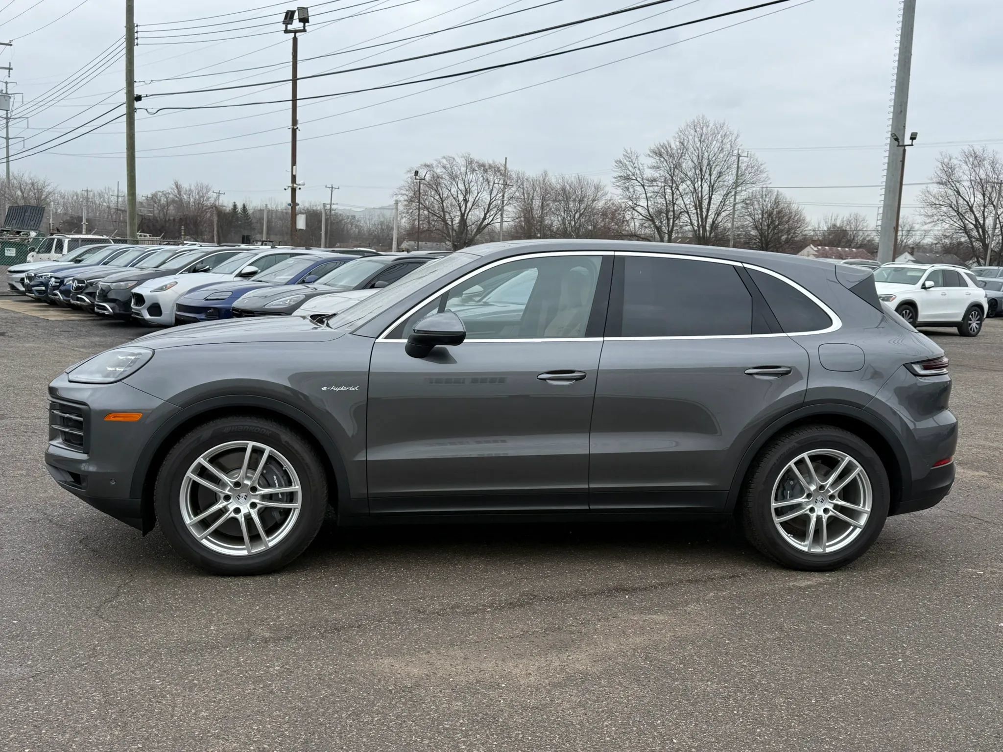 Used 2025 Porsche Cayenne E-Hybrid w/ Premium Package Plus AWD/4WD image 5