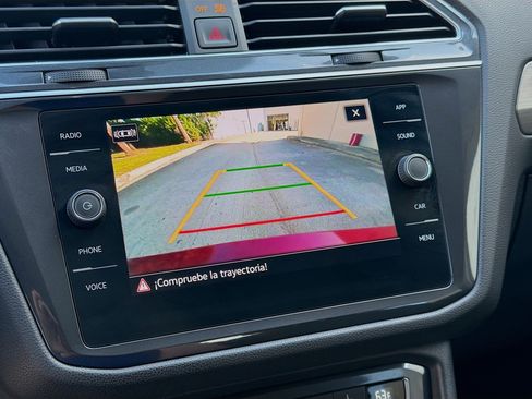 Used 2021 Volkswagen Tiguan SE image 13