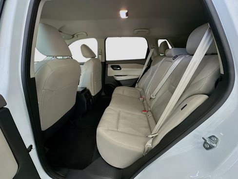 Used 2025 Nissan Rogue SV image 28