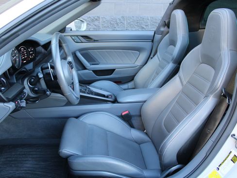 Certified 2022 Porsche 911 Targa 4S image 5