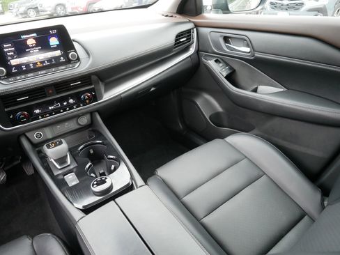 Certified 2023 Nissan Rogue SV w/ SV Premium B Package AWD/4WD image 11