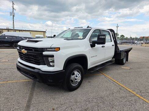 Used 2024 Chevrolet Silverado 3500 W/T w/ Snow Plow Prep Package AWD/4WD image 3