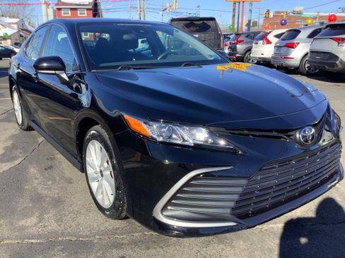 Used 2022 Toyota Camry LE image 2
