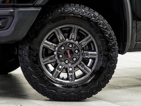 Used 2024 GMC Sierra 1500 AT4X image 3