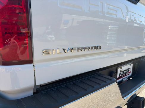 Used 2024 Chevrolet Silverado 2500 LT AWD/4WD image 16