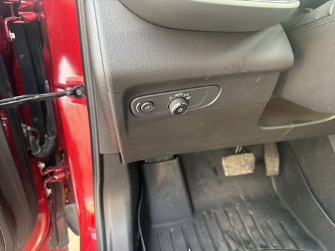 Used 2023 Buick Envision Essence image 12