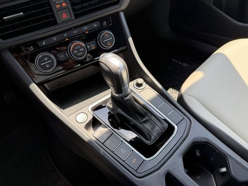 Used 2019 Volkswagen Jetta R-Line FWD image 19