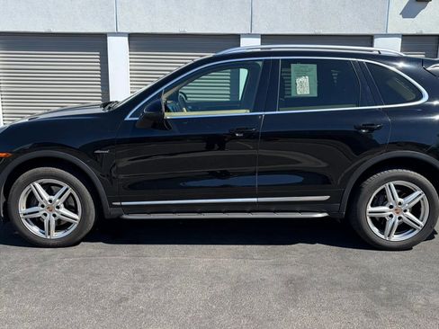 Used 2013 Porsche Cayenne Diesel w/ Convenience Pkg AWD/4WD image 2