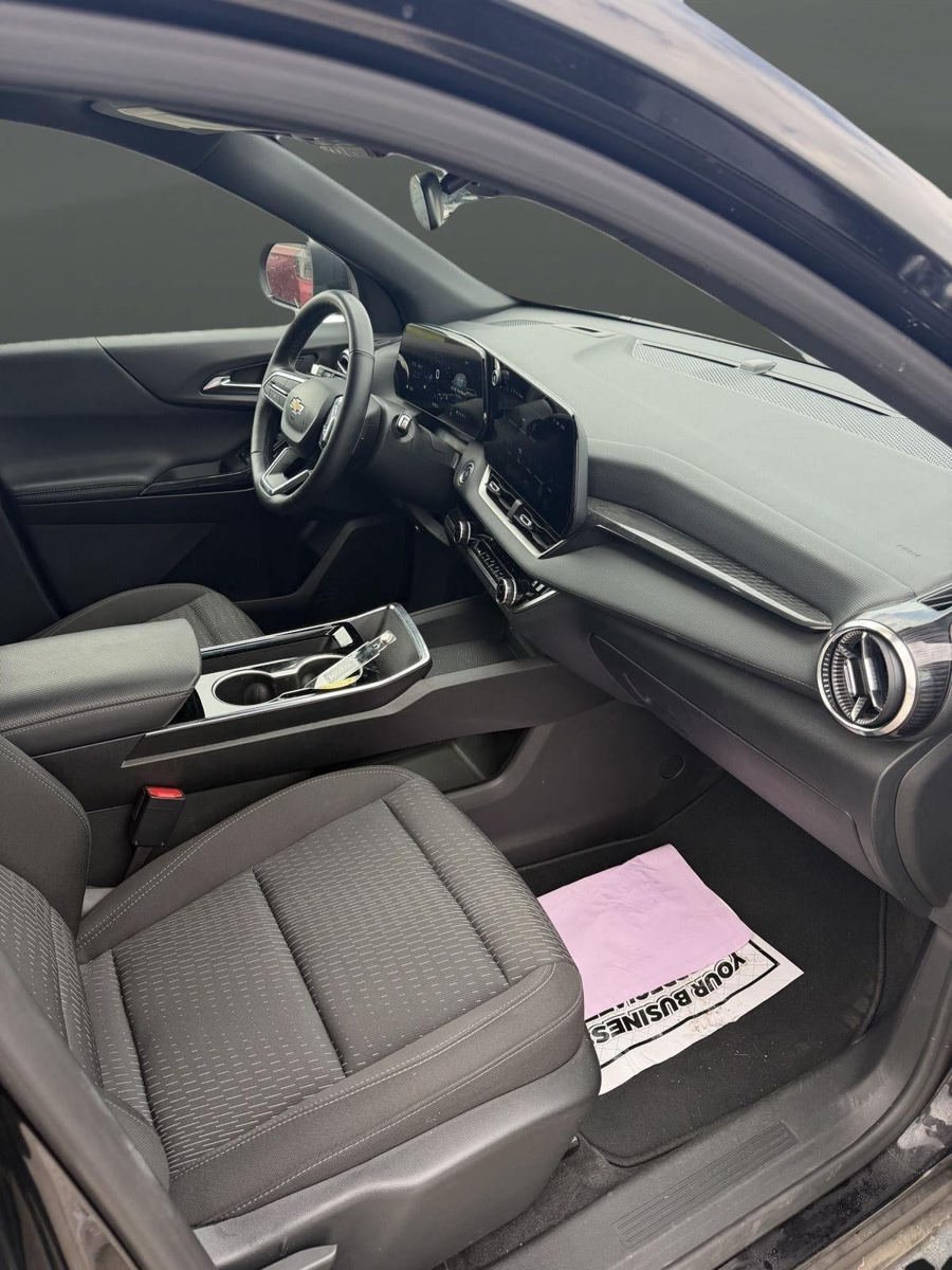 Used 2025 Chevrolet Equinox LT FWD image 7