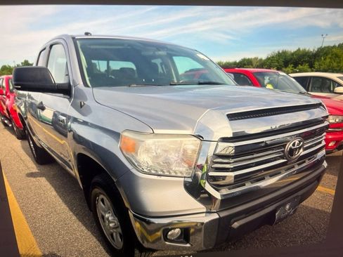 Used 2014 Toyota Tundra SR5 AWD/4WD image 4