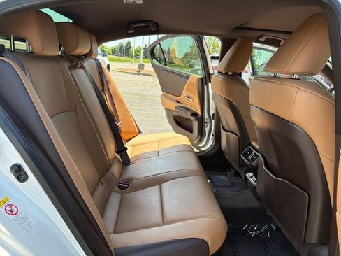 Used 2019 Lexus ES 300h w/ Premium Package FWD image 16