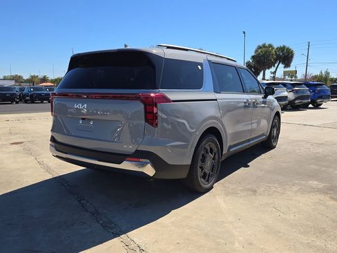 New 2026 Kia Carnival SX image 8