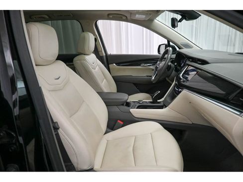 Used 2022 Cadillac XT6 Premium Luxury w/ Technology Package image 16