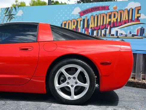 Used 2004 Chevrolet Corvette Coupe w/ Roof Package RWD image 8