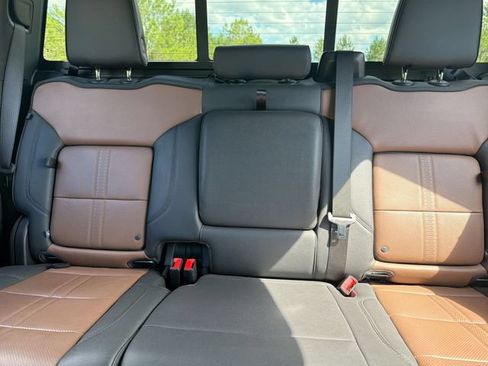 Used 2025 Chevrolet Silverado 1500 High Country w/ Technology Package AWD/4WD image 25