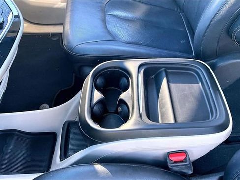 Used 2020 Chrysler Pacifica Touring-L image 15