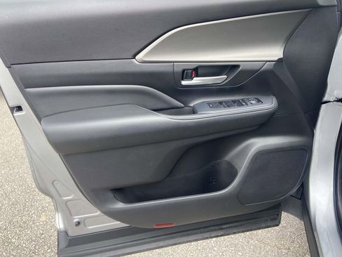 Used 2025 Toyota Grand Highlander FWD image 15