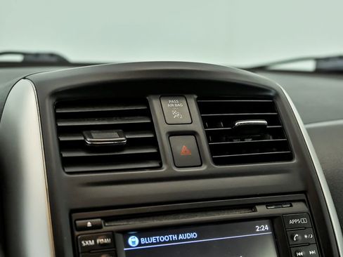 Used 2016 Nissan Versa SV w/ SV Tech Package FWD image 19