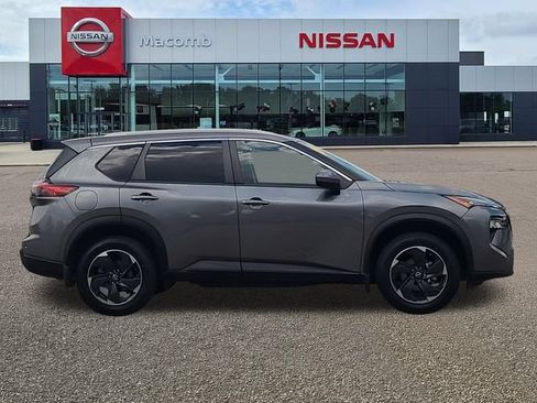 Used 2024 Nissan Rogue SV w/ SV Premium Package FWD image 8