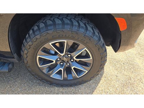 Used 2022 Chevrolet Tahoe Z71 w/ Z71 Off-Road Package AWD/4WD image 12