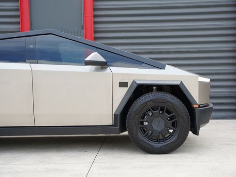 Used 2024 Tesla Cybertruck AWD Crew Cab image 5