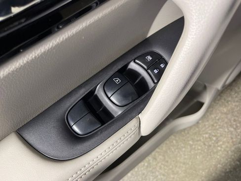 Used 2022 Nissan Rogue Sport SV w/ Technology Package image 16