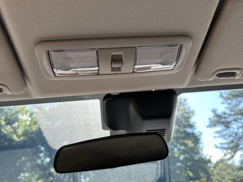 Used 2025 Nissan Frontier SV image 29