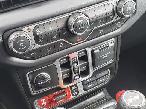 New 2026 Jeep Wrangler Unlimited Rubicon w/ Whitecap Package image 15