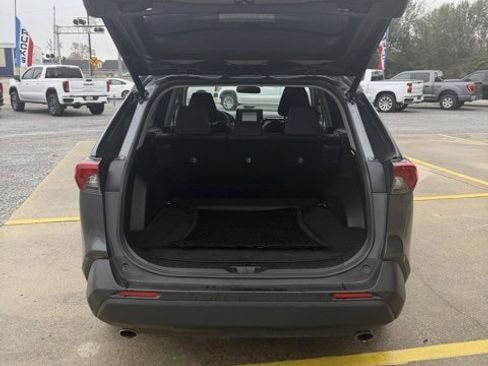 Used 2020 Toyota RAV4 XLE image 6