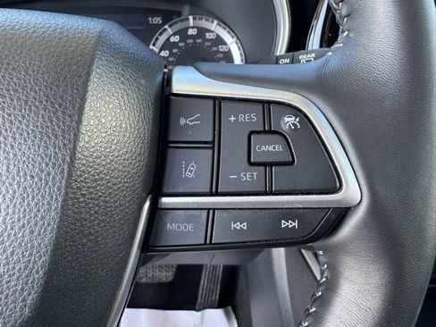 Used 2023 Toyota Highlander XLE image 16