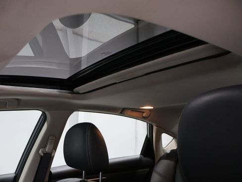 Used 2017 Nissan Altima 2.5 SL w/ 2.5 Technology Package image 11