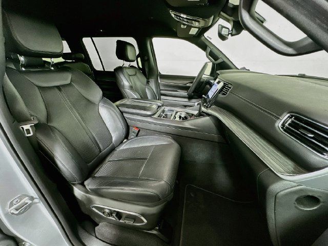 Used 2024 Jeep Wagoneer L Series II w/ Flexible Seating Group RWD image 27