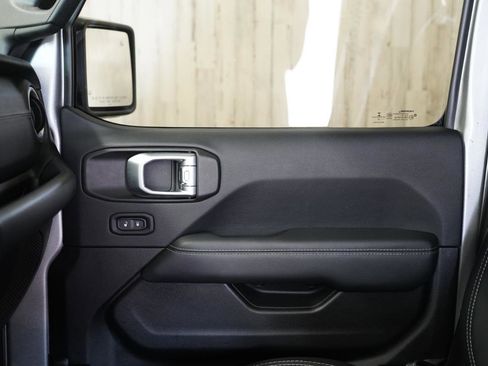 Used 2019 Jeep Wrangler Unlimited Sahara w/ Quick Order Package 24M Moab image 32