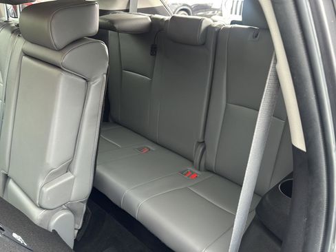Used 2022 Toyota Highlander XLE image 28