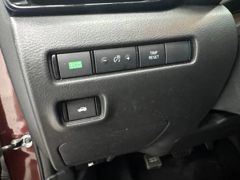 Used 2025 Nissan Sentra SV FWD image 11