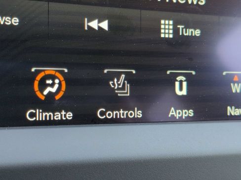 Used 2023 Jeep Cherokee Altitude Lux w/ Lux Elite Package AWD/4WD image 25