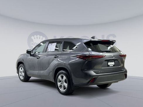 Used 2025 Toyota Highlander LE AWD/4WD image 18