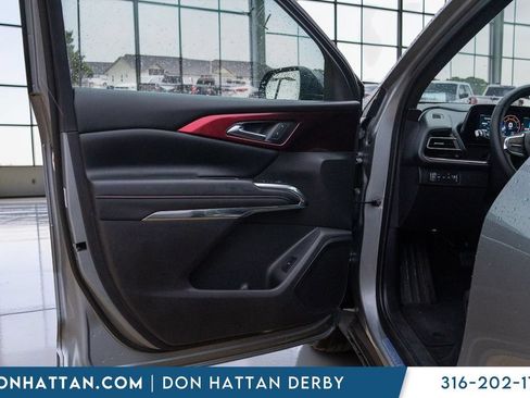 Used 2025 Chevrolet Traverse Z71 AWD/4WD image 14