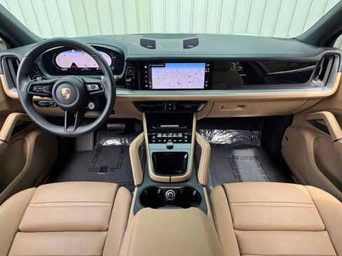 Used 2025 Porsche Cayenne w/ Premium Package Plus AWD/4WD image 13