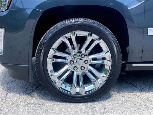 Used 2020 Cadillac Escalade Premium Luxury w/ LPO, Radiant Package AWD/4WD image 9
