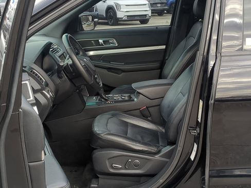 Used 2016 Ford Explorer XLT w/ Equipment Group 202A image 11