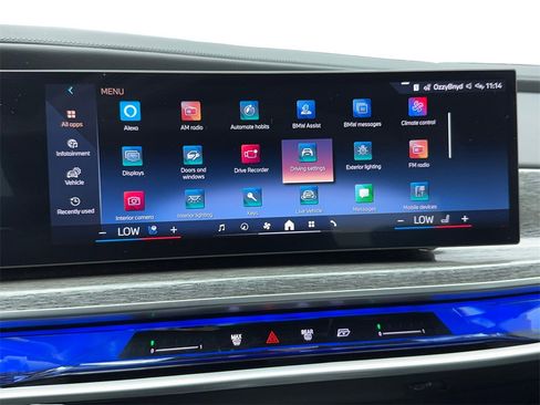 Used 2025 BMW 740i w/ Premium Package image 27