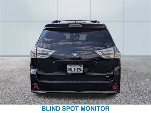 Used 2020 Toyota Sienna SE Premium image 8