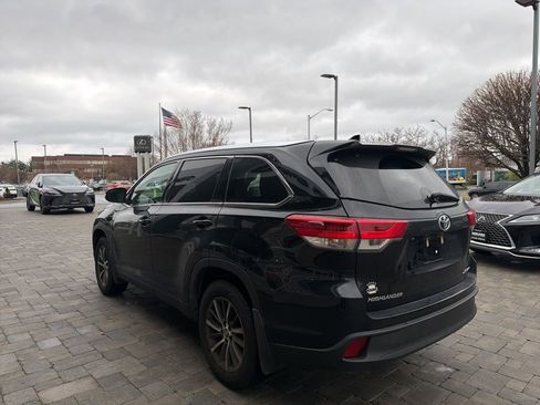 Used 2019 Toyota Highlander XLE image 19