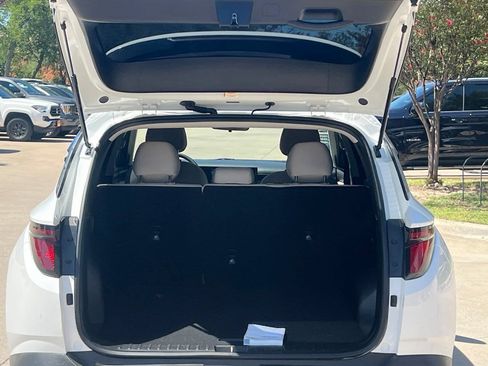 Used 2025 Hyundai Tucson SE FWD image 24