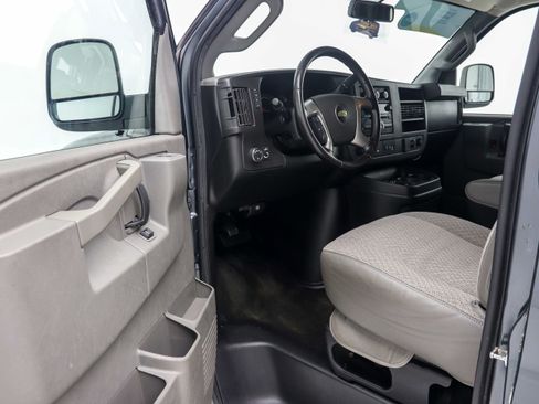 Used 2017 Chevrolet Express 3500 LT w/ LT Preferred Equipment Group RWD image 14