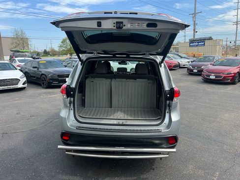 Used 2017 Toyota Highlander XLE image 47