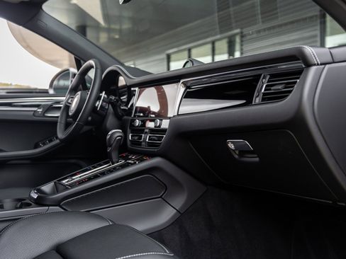 New 2026 Porsche Macan Turbo image 49